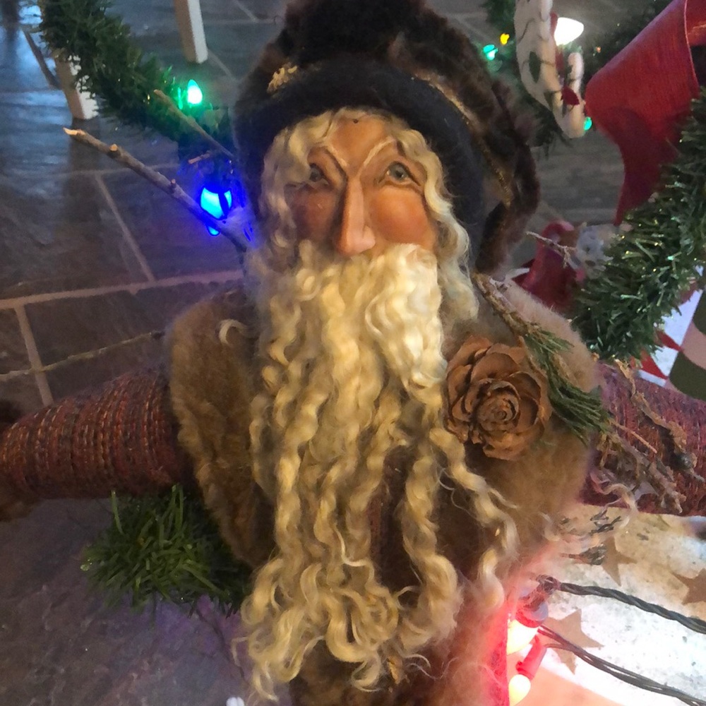 Old World Santa,20’ tall-17’warm to arm